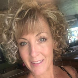 Meet your Posher, Desiree